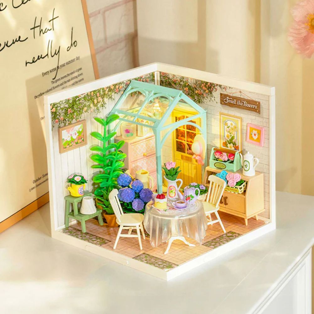 Miniature House - Blooming Tea Garden